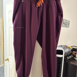 Figs Women’s Scrub Set Deep Purple